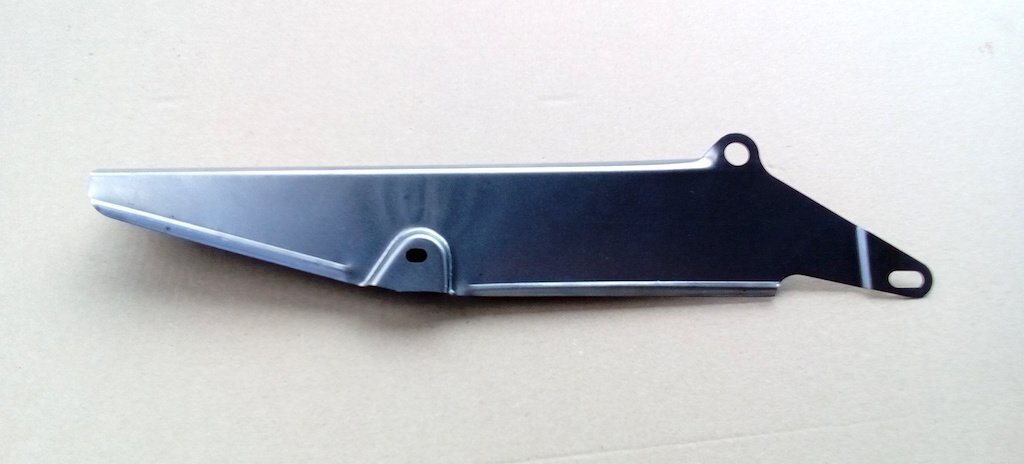 Chain cover - Jawa Pérák - lower, mounted on toolbox