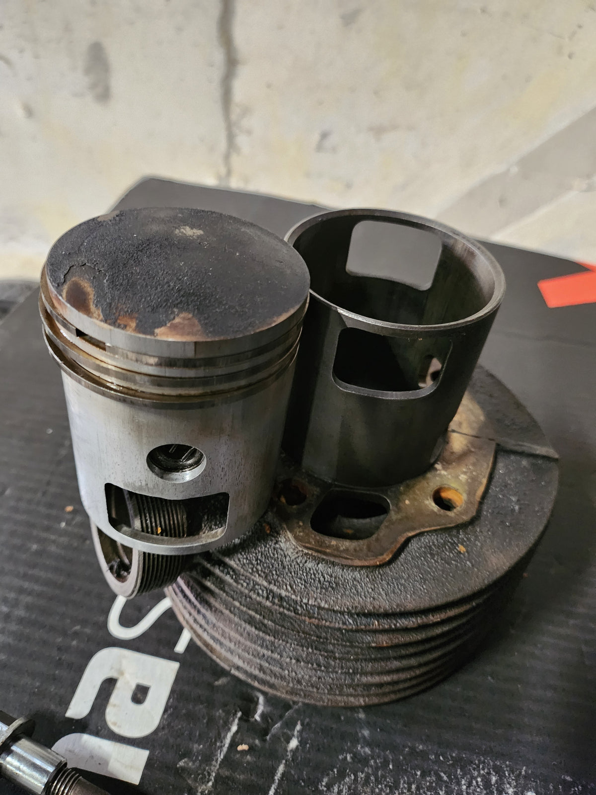 Jawa 353 head, Cylinder with Almet 0.75 piston,studds, clutch and magnet cover- used